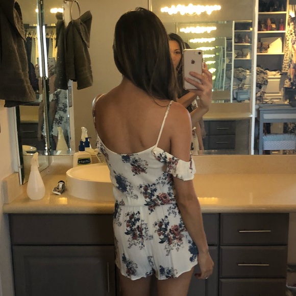 Floral Print Off-Shoulder Romper - Picture 2 of 2